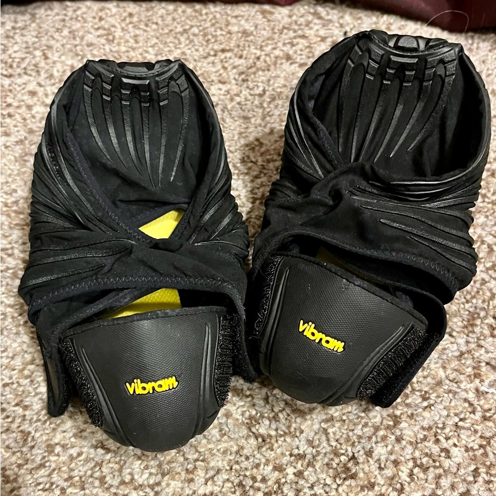 Vibram Black Furoshiki Shoes - Picture 3 of 6
